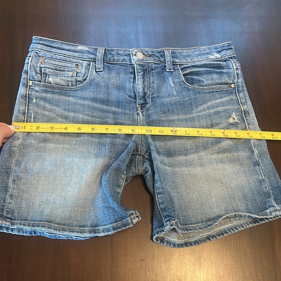 Pilcro and the Letterpress Women's Lightly Distressed Denim Shorts Size 29 - Picture 11 of 16